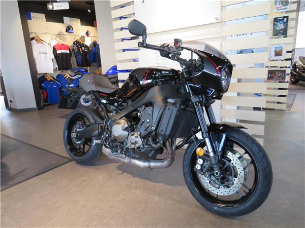 YAMAHA XSR900 