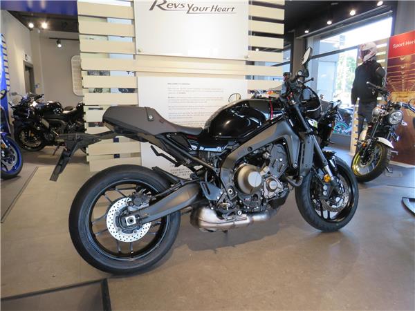 YAMAHA XSR900 
