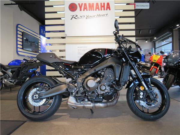 YAMAHA XSR900 