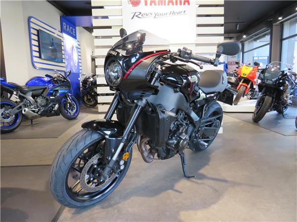 YAMAHA XSR900 