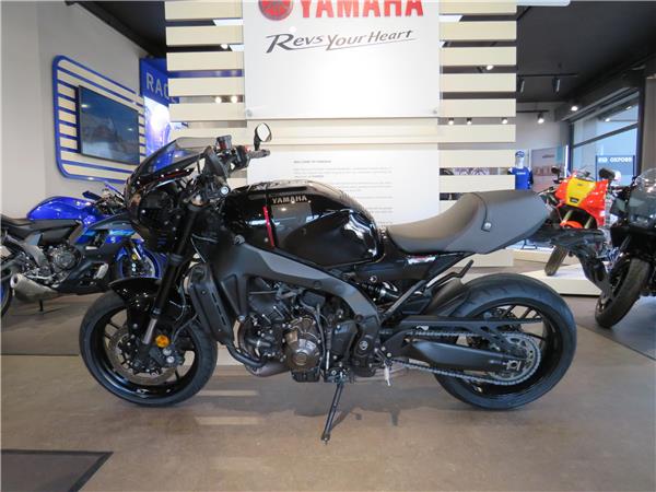 YAMAHA XSR900 