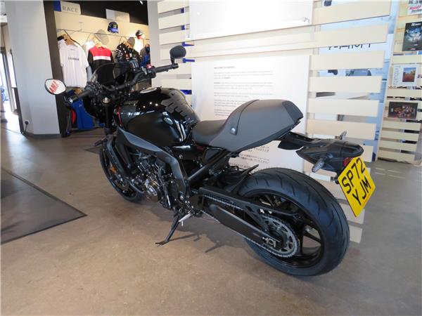 YAMAHA XSR900 