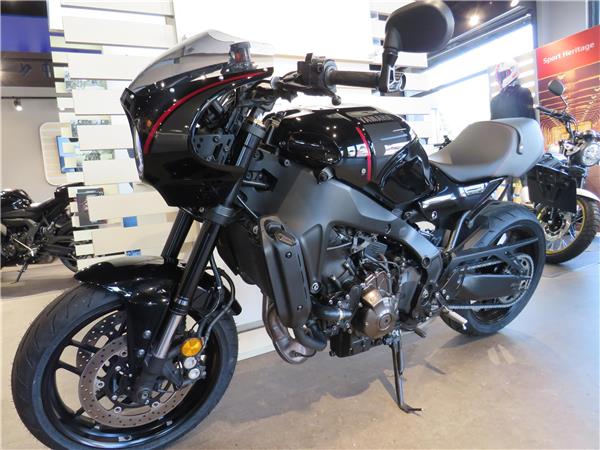 YAMAHA XSR900 