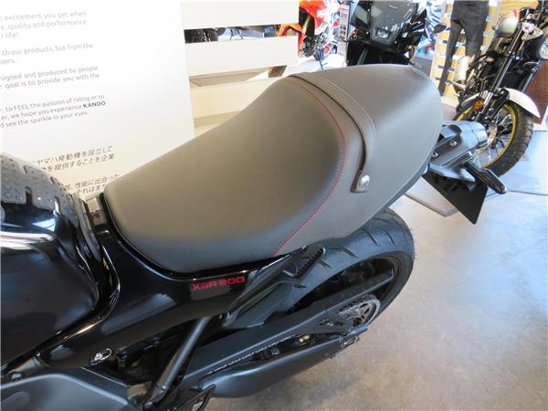 YAMAHA XSR900 