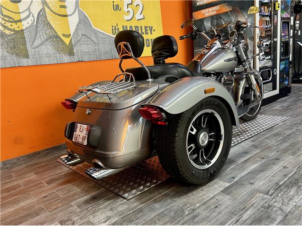 2017 HARLEY-DAVIDSON FREEWHEELER
