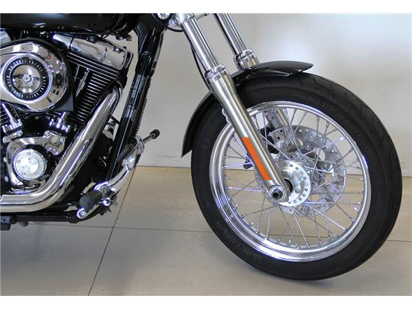 FXDC SUPER GLIDE CUSTOM MY2011