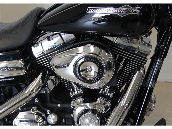 FXDC SUPER GLIDE CUSTOM MY2011