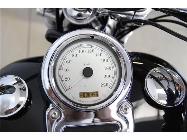 FXDC SUPER GLIDE CUSTOM MY2011