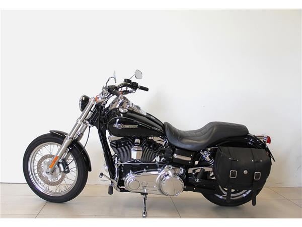 FXDC SUPER GLIDE CUSTOM MY2011