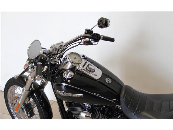 FXDC SUPER GLIDE CUSTOM MY2011