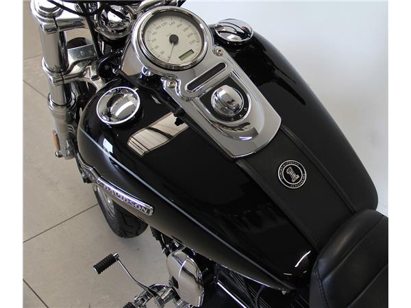 FXDC SUPER GLIDE CUSTOM MY2011