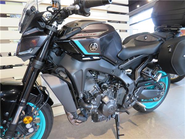 YAMAHA  MT-09   