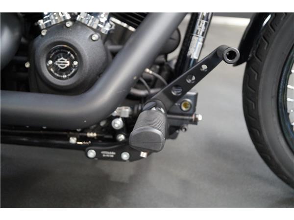 Harley-Davidson STREET BOB 107 Vance&Hines 180´er 1.Hand FXBB