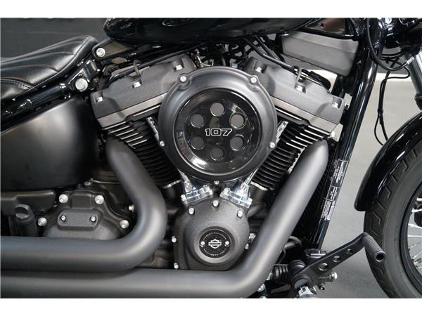 Harley-Davidson STREET BOB 107 Vance&Hines 180´er 1.Hand FXBB