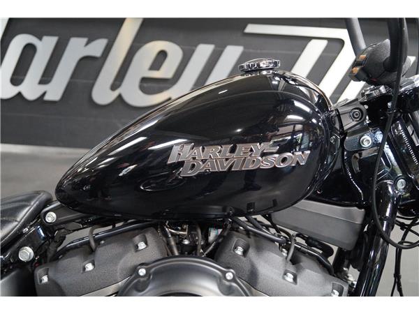 Harley-Davidson STREET BOB 107 Vance&Hines 180´er 1.Hand FXBB