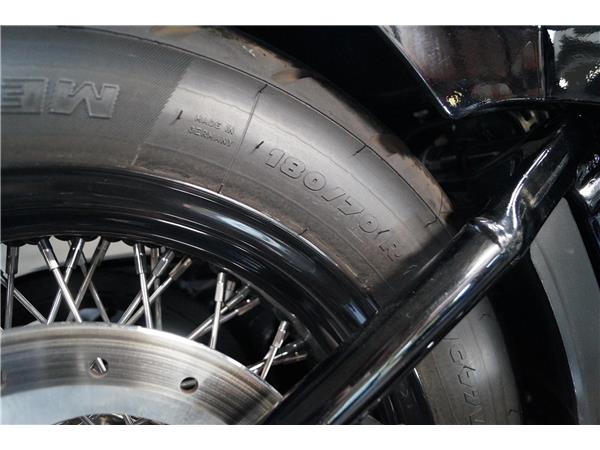 Harley-Davidson STREET BOB 107 Vance&Hines 180´er 1.Hand FXBB