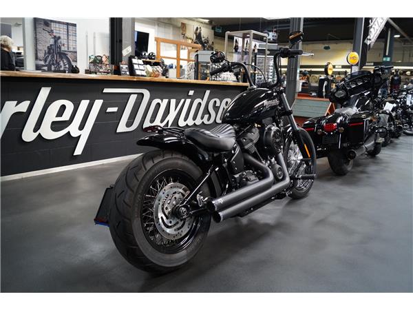 Harley-Davidson STREET BOB 107 Vance&Hines 180´er 1.Hand FXBB