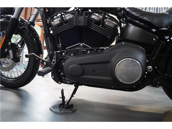 Harley-Davidson STREET BOB 107 Vance&Hines 180´er 1.Hand FXBB