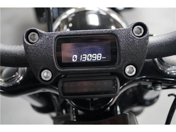 Harley-Davidson STREET BOB 107 Vance&Hines 180´er 1.Hand FXBB