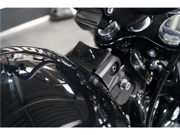 Harley-Davidson STREET BOB 107 Vance&Hines 180´er 1.Hand FXBB