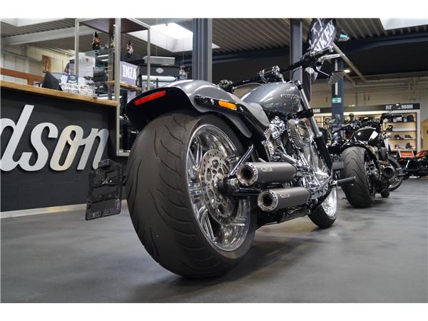 Harley-Davidson BREAKOUT 114 MILLER Auspuff mit ABE aus 1.Hand - 260´er Hinterrad FXBRS