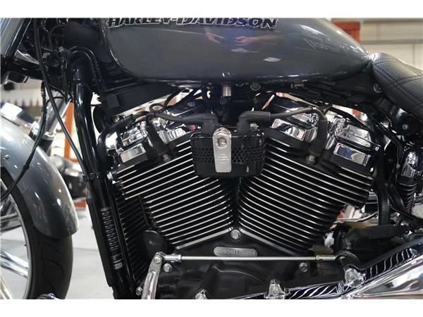 Harley-Davidson BREAKOUT 114 MILLER Auspuff mit ABE aus 1.Hand - 260´er Hinterrad FXBRS