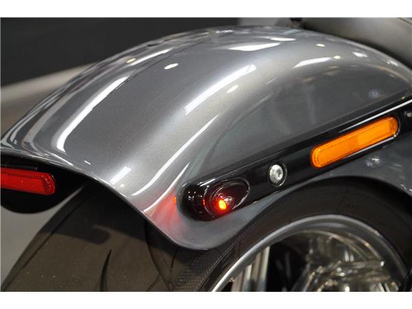 Harley-Davidson BREAKOUT 114 MILLER Auspuff mit ABE aus 1.Hand - 260´er Hinterrad FXBRS