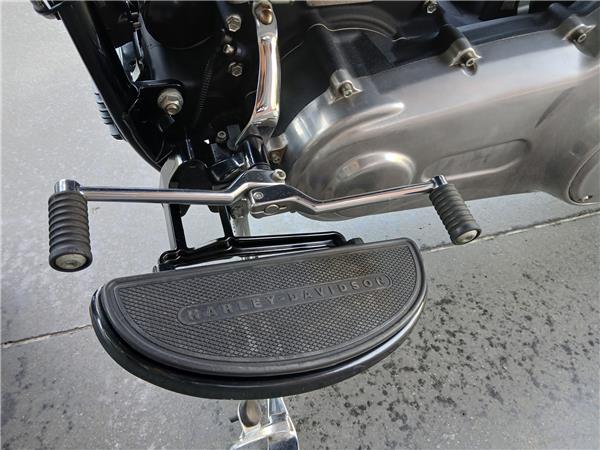 2012 HARLEY-DAVIDSON SLIM