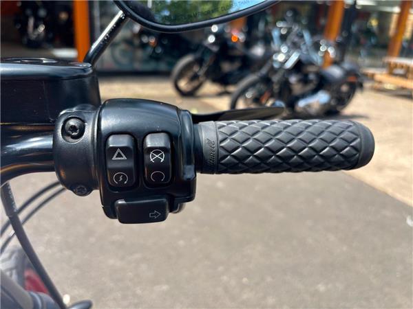 2016 HARLEY-DAVIDSON IRON 883
