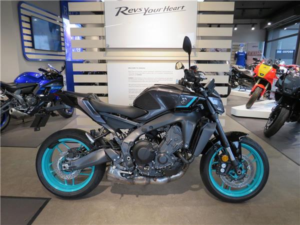 YAMAHA MT-09 
