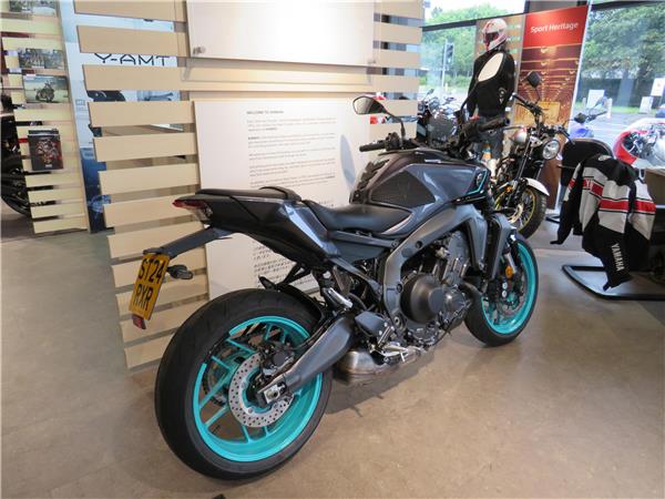 YAMAHA MT-09 
