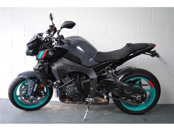 2022 Yamaha MT-10 CYAN
