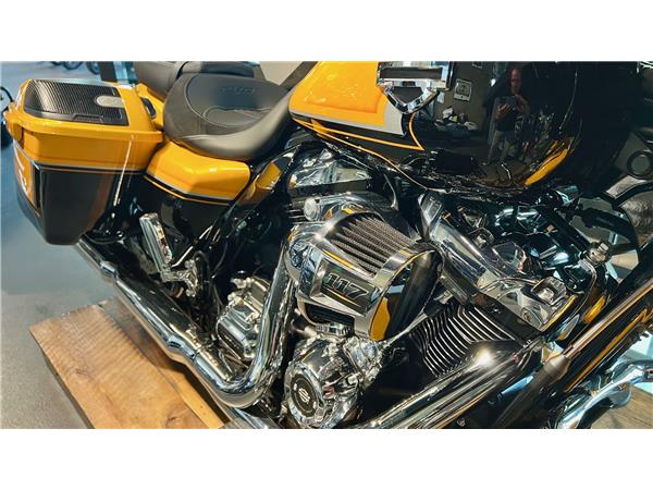 2022 HARLEY-DAVIDSON CVO FLHXSE Street Glide CVO 117
