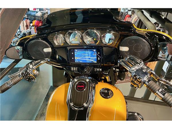 2022 HARLEY-DAVIDSON CVO FLHXSE Street Glide CVO 117