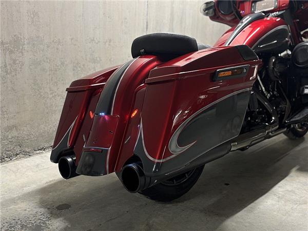 2018 Harley-Davidson CVO Street Glide FLHXSE