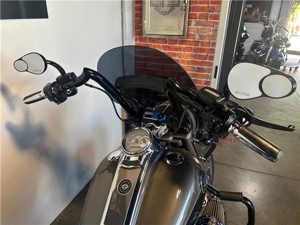 2015 HARLEY-DAVIDSON ROAD KING
