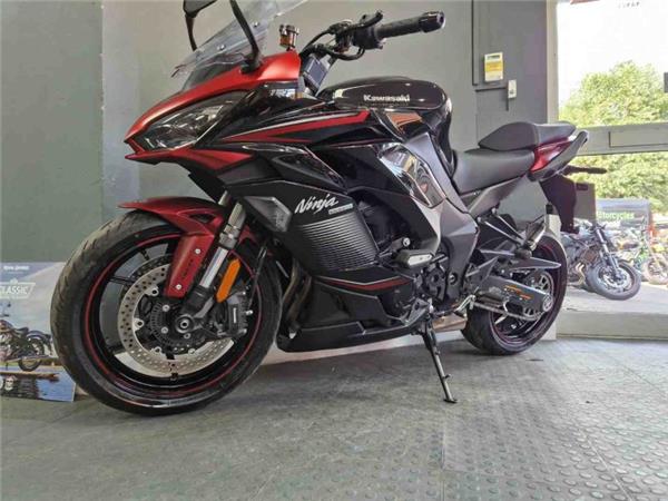 2024 Kawasaki NINJA 1000SX RED