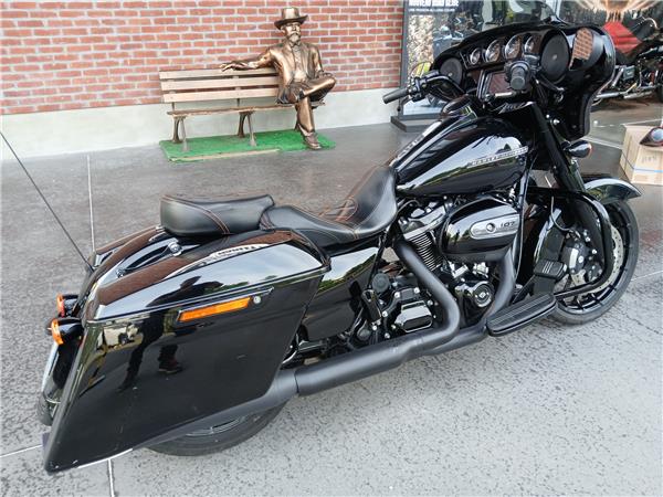 2018 HARLEY-DAVIDSON STREET GLIDE