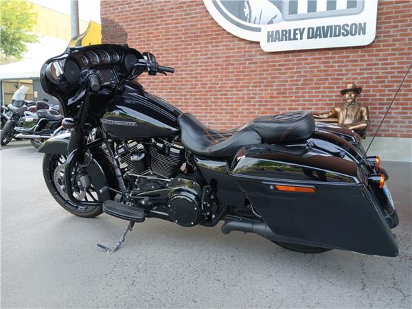 2018 HARLEY-DAVIDSON STREET GLIDE