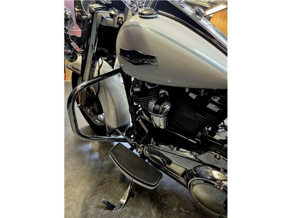 2017 HARLEY-DAVIDSON ROAD KING