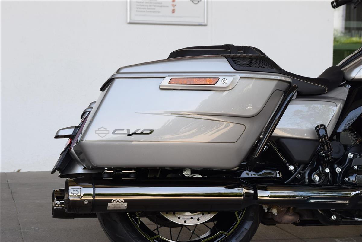 FLHXSE CVO Street Glide mit Jekill&Hyde Auspuff