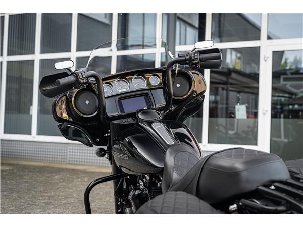 Harley-Davidson Kiel FLHXS Street Glide 114 cui - Jekill & Hyde -