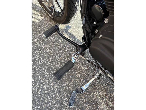 Harley-Davidson Sportster XL883N - 883 Iron