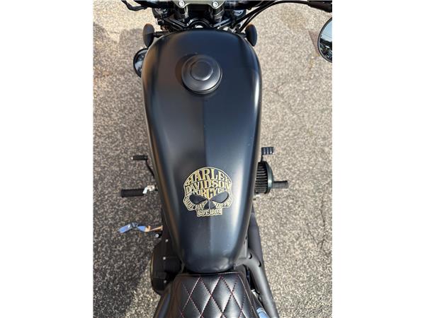 Harley-Davidson Sportster XL883N - 883 Iron