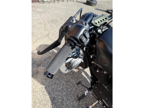 Harley-Davidson Sportster XL883N - 883 Iron