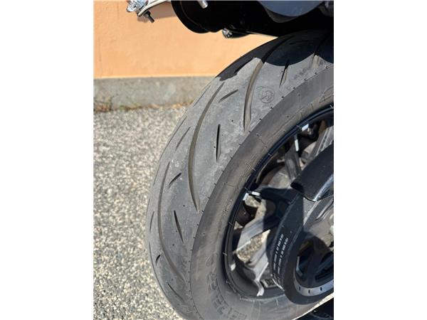 Harley-Davidson Sportster XL883N - 883 Iron