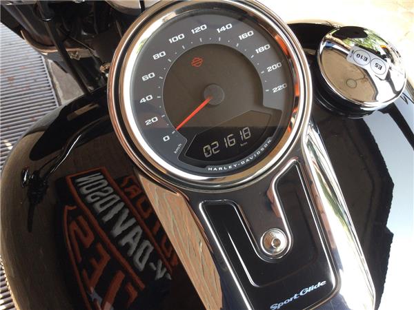 Harley-Davidson Softail SPORT GLIDE 