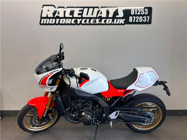 2025 YAMAHA XSR900
