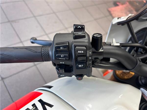 2025 YAMAHA XSR900
