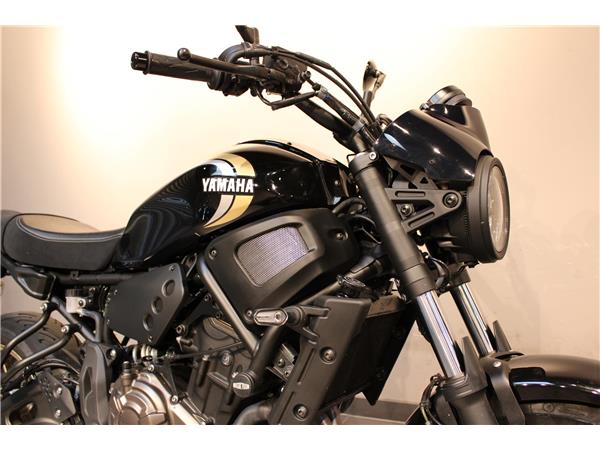 YAMAHA XSR700